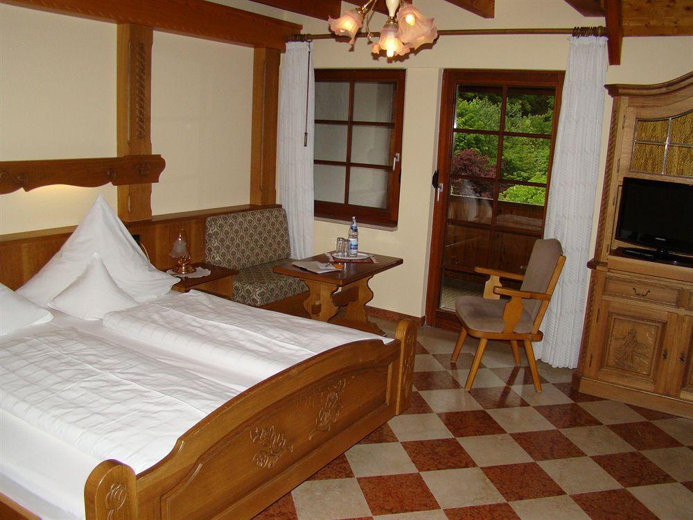 Hotel Hirsch บาด ปีเตอร์สตัล กรีสบาค ภายนอก รูปภาพ